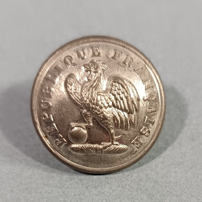 BOUTON REPUBLIQUE FRANCAISE AU COQ EPOQUE LOUIS PHILIPPE POUR LA GARDE NATIONALE OU L'ARMEE FABRICATION ANGLAISE A LONDRE